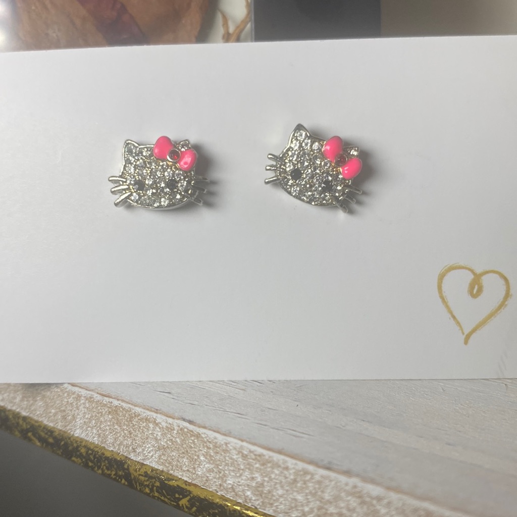 Hello Kitty Studs 10$